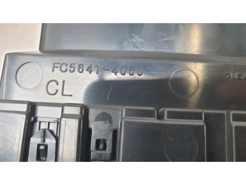 Recambio de aireador central para toyota c-hr hybrid active referencia OEM IAM FC56414060  