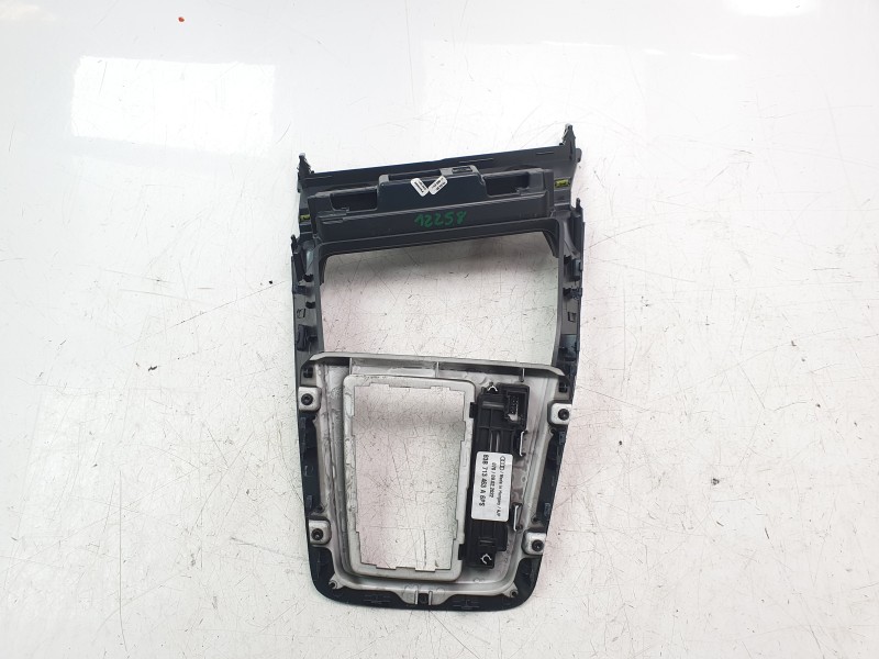 Recambio de moldura para audi q3 sportback (f3n) 35 tdi referencia OEM IAM 83B864260  