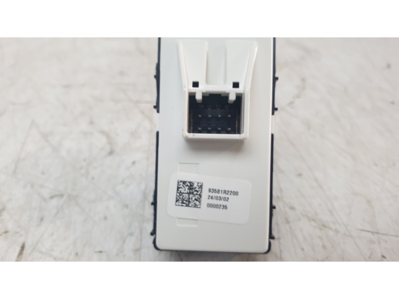 Recambio de mando elevalunas delantero derecho para kia sportage v (nq5) 1.6 t-gdi referencia OEM IAM 93581R2200  