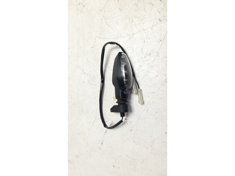 Recambio de piloto trasero izquierdo para triumph street triple 765 rs street triple 765 rs referencia OEM IAM T2700849  