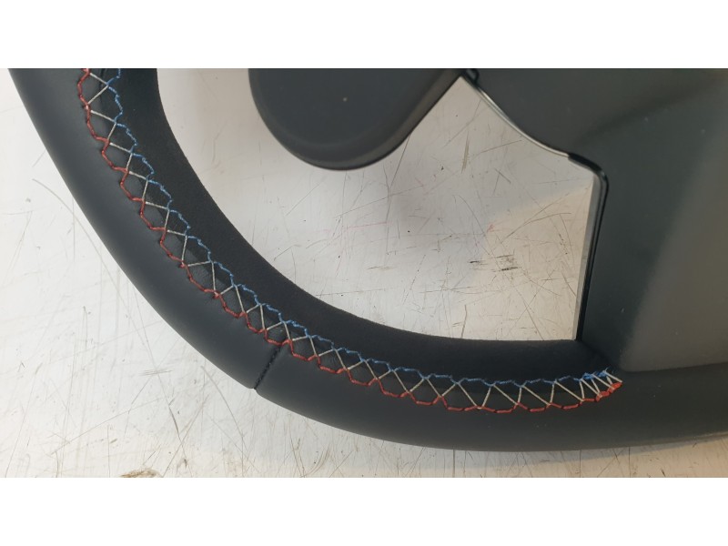 Recambio de volante para renault austral techno referencia OEM IAM 484009011R  