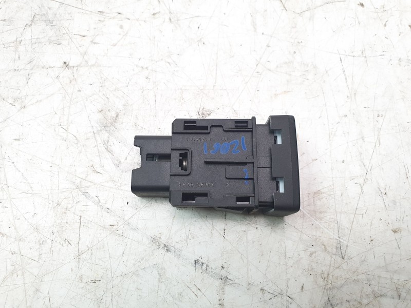 Recambio de interruptor para suzuki vitara 1.5 strong hybrid gle 2wd referencia OEM IAM 3778061P00 10041218 