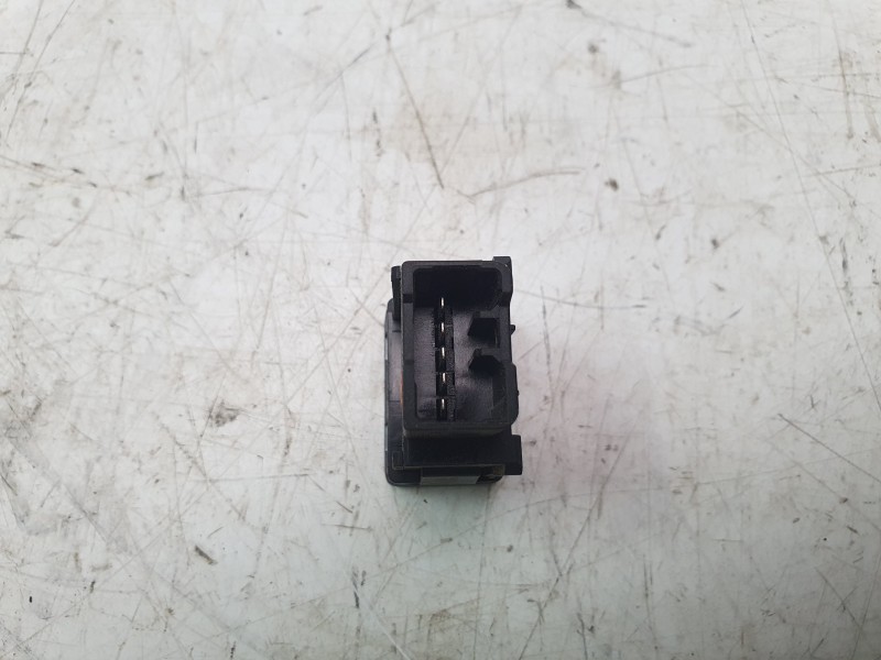 Recambio de interruptor para suzuki vitara 1.5 strong hybrid gle 2wd referencia OEM IAM 3758557L00  