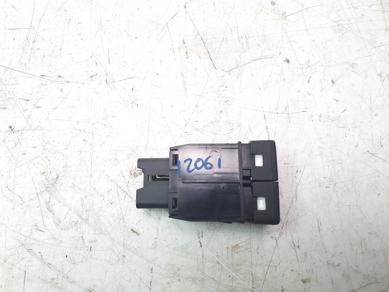 Recambio de interruptor para suzuki vitara 1.5 strong hybrid gle 2wd referencia OEM IAM 3769053S00  