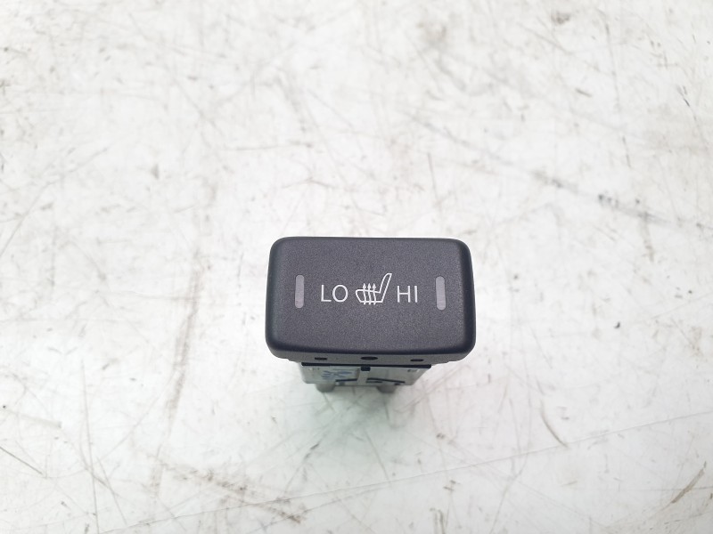 Recambio de mando asiento calefactable para suzuki vitara 1.5 strong hybrid gle 2wd referencia OEM IAM 20917MD  