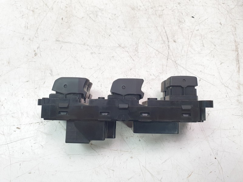 Recambio de mando elevalunas delantero izquierdo para suzuki vitara 1.5 strong hybrid gle 2wd referencia OEM IAM 3799054P41000  