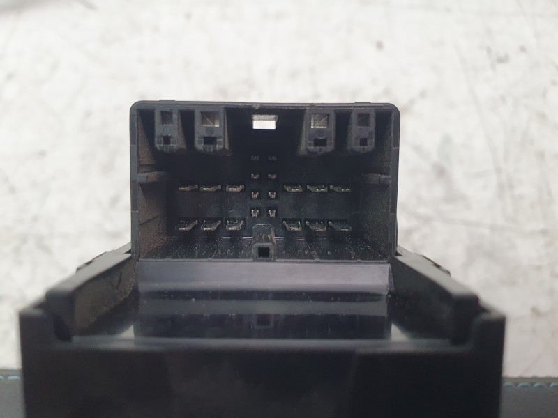 Recambio de mando elevalunas delantero izquierdo para suzuki vitara 1.5 strong hybrid gle 2wd referencia OEM IAM 3799054P41000  