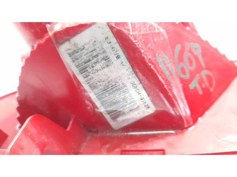 Recambio de piloto trasero derecho paragolpes para kia stonic (ybcuv) 1.2 cat referencia OEM IAM 92406H8400  