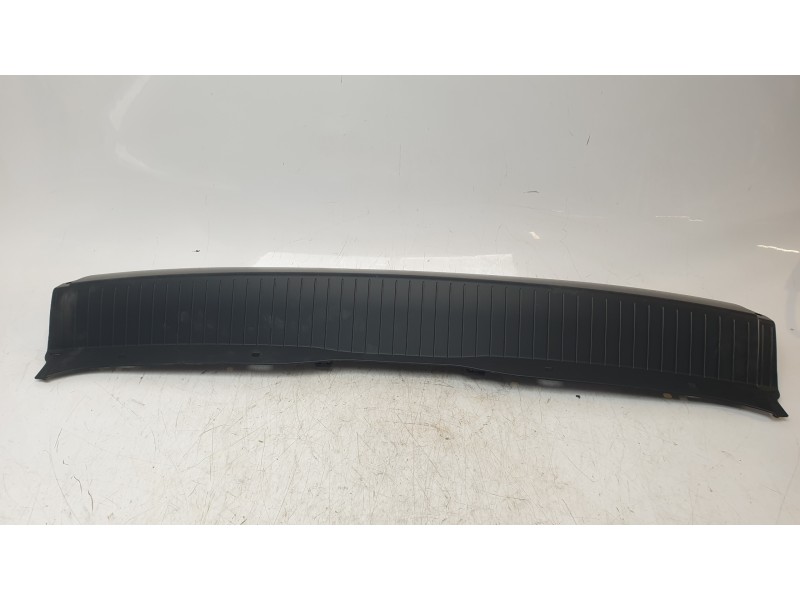Recambio de moldura para renault scénic ii (jm0/1_) 2.0 (jm05, jm0u, jm1n, jm1u, jm2v) referencia OEM IAM 8200228104  
