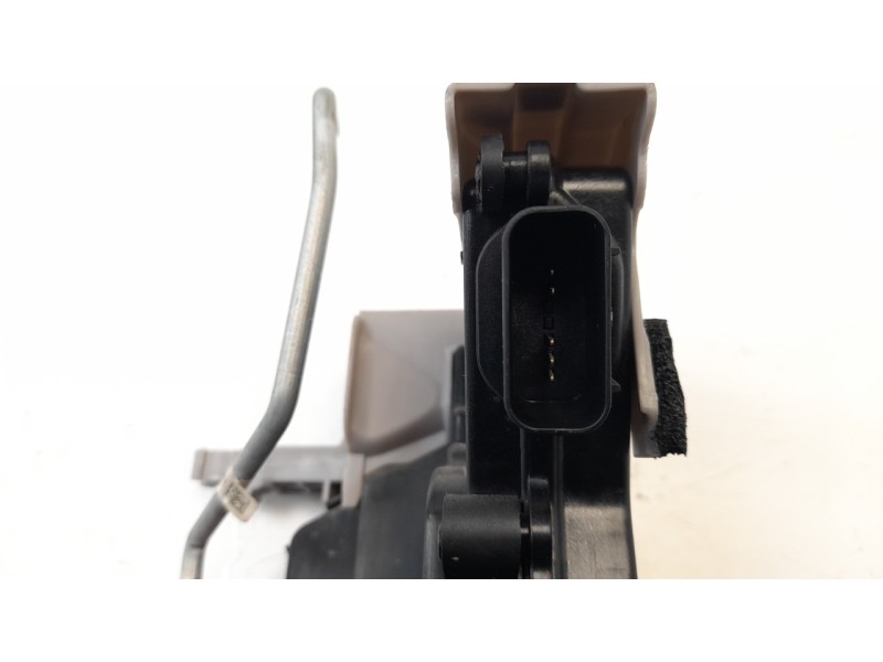 Recambio de cerradura puerta delantera derecha para hyundai kona 1.0 tgdi cat referencia OEM IAM 81320J9010  
