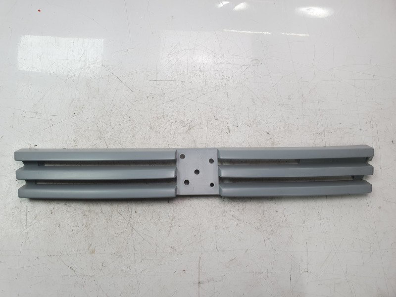 Recambio de rejilla delantera para peugeot 205 i (741a/c) 1.0 referencia OEM IAM 9252417680  