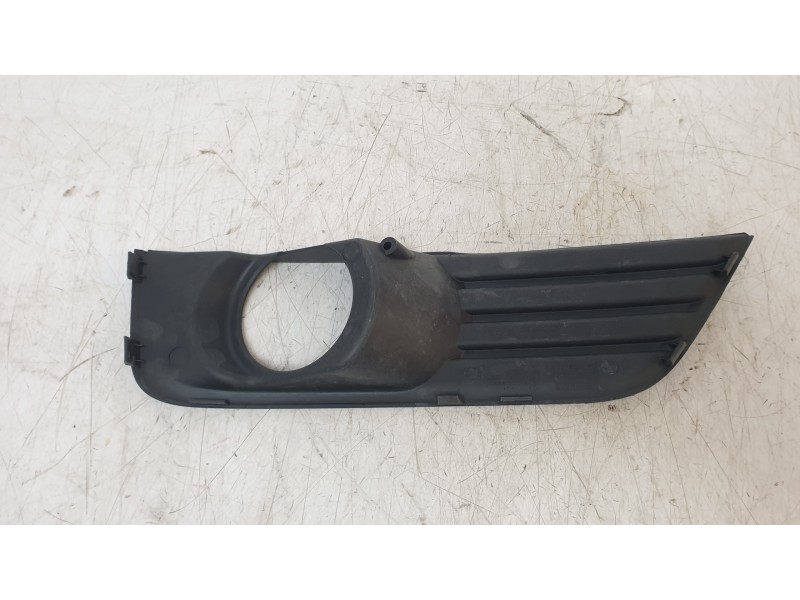 Recambio de rejilla paragolpes izquierda para ford focus ii (da_, hcp, dp) 1.6 tdci referencia OEM IAM 4M5119953  