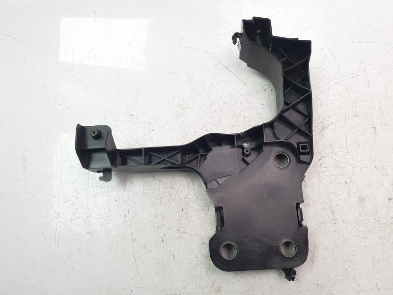 Recambio de soporte faro izquierdo para renault megane ii sedán (lm0/1_) 1.9 dci referencia OEM IAM 8200137495 109193881 RN42034