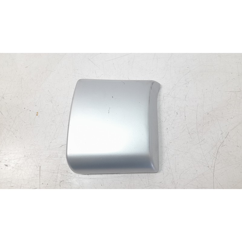 Recambio de molduras traseras para renault trafic ii caja/chasis (el) 1.9 dci 80 (el0b) referencia OEM IAM 768190114R  