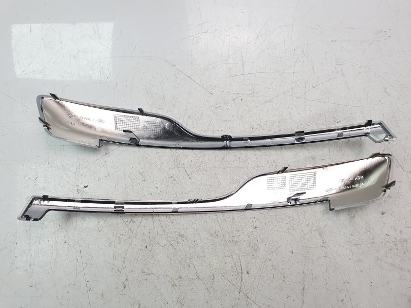Recambio de moldura para renault laguna iii (bt0/1) 2.0 16v turbo referencia OEM IAM 620722387R  
