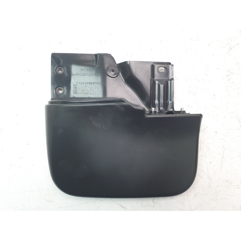 Recambio de guardabarros para mitsubishi montero sport i (k7_, k9_) 2.5 td (k94w) referencia OEM IAM MR230943  
