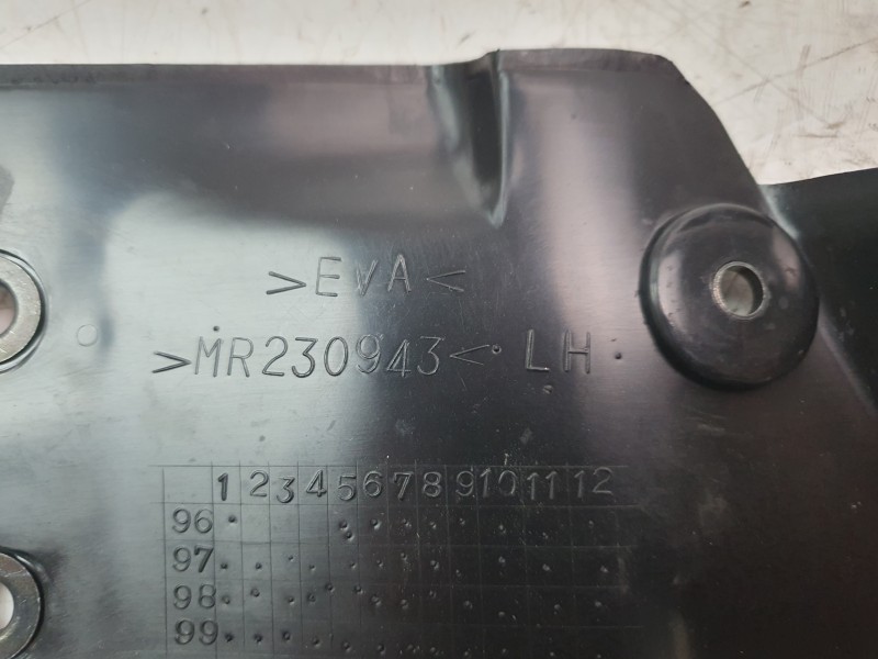 Recambio de guardabarros para mitsubishi montero sport i (k7_, k9_) 2.5 td (k94w) referencia OEM IAM MR230943  