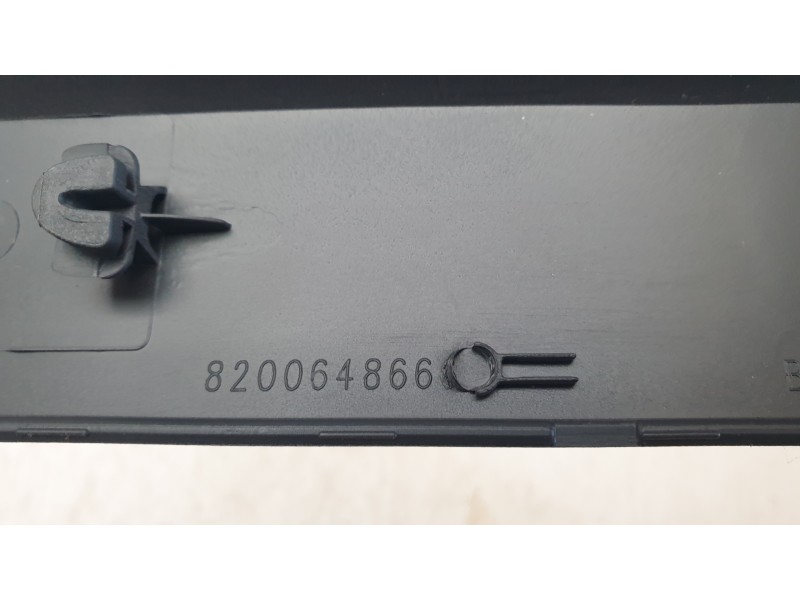 Recambio de moldura puerta delantera derecha para renault megane ii (bm0/1_, cm0/1_) 1.4 16v (bm0b, cm0b) referencia OEM IAM 770
