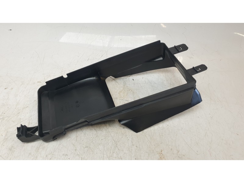 Recambio de canalizador de aire para ford focus iii 1.6 ti referencia OEM IAM F1EB8121A  