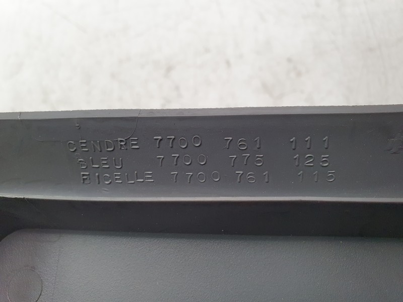 Recambio de moldura para renault express furgoneta/monovolumen (f40_, g40_) 1.2 (f406, g40a) referencia OEM IAM 7700761111  