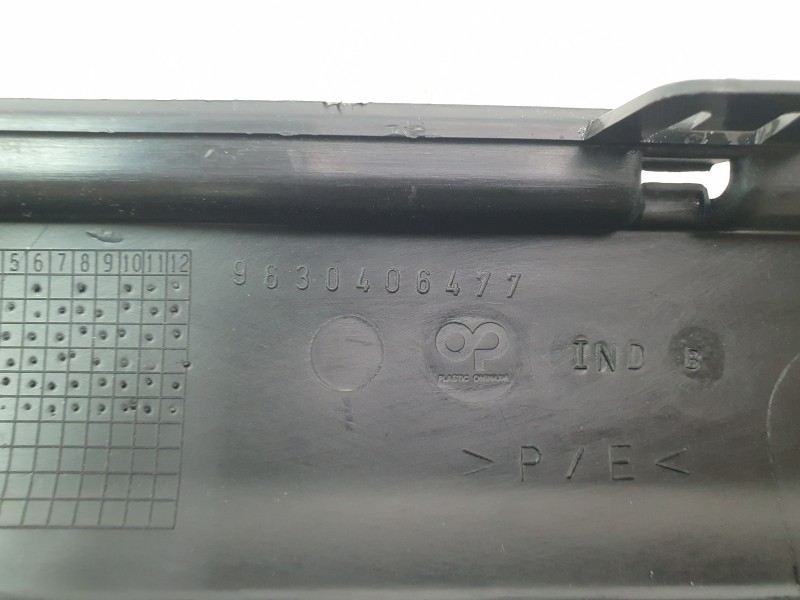 Recambio de moldura paragolpe delantera para peugeot 406 (8b) 2.2 referencia OEM IAM 7452K4 9630406477 
