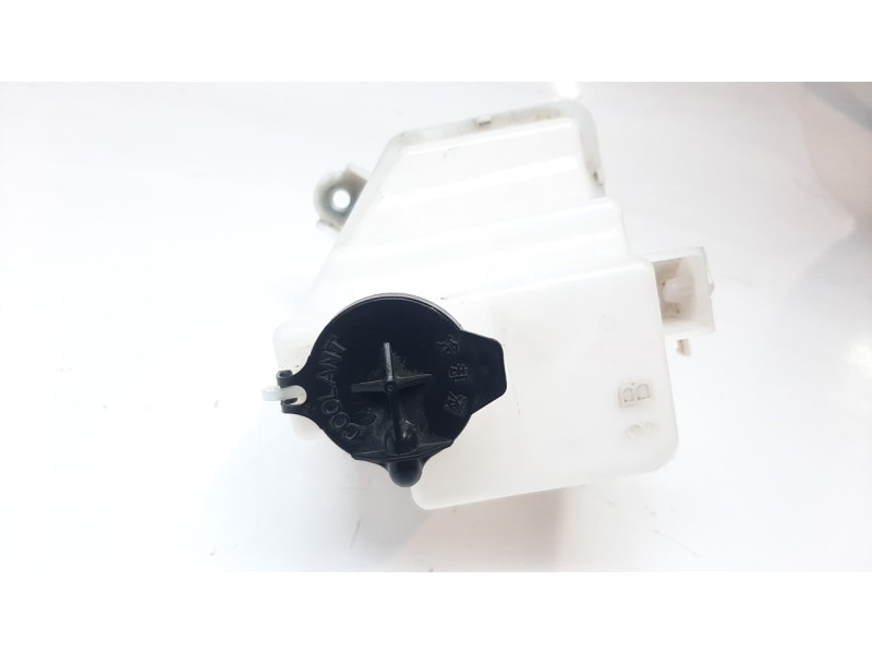 Recambio de deposito expansion para toyota rav4 hybrid 4x2 advance referencia OEM IAM 17259057  