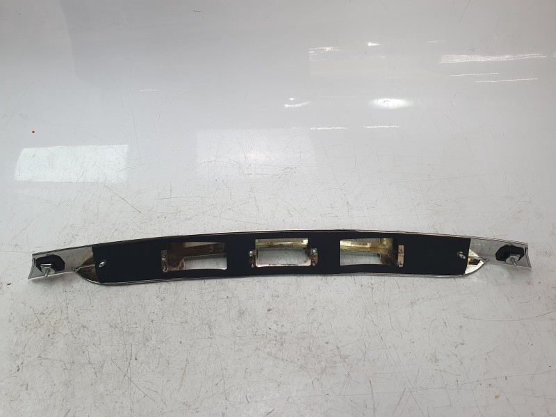 Recambio de embellecedor exterior central porton para renault fluence (l3_) 1.6 16v (l301, l30p, l30r) referencia OEM IAM 848108