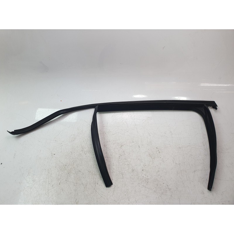 Recambio de moldura para mercedes-benz clase a (w177) a 180 d (177.003) referencia OEM IAM A1777351600  