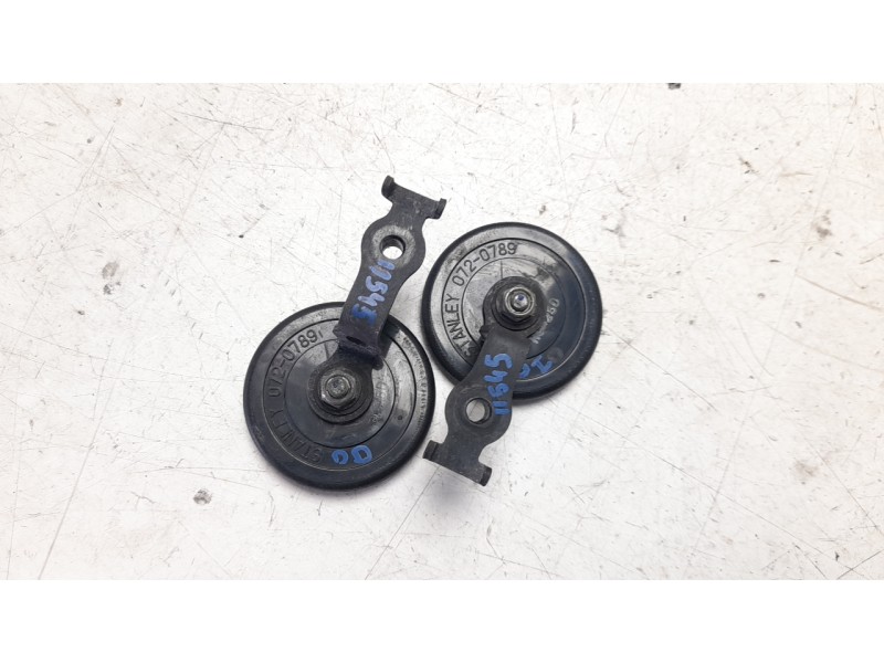 Recambio de moldura para honda cb 500f referencia OEM IAM 33741KTGU01  