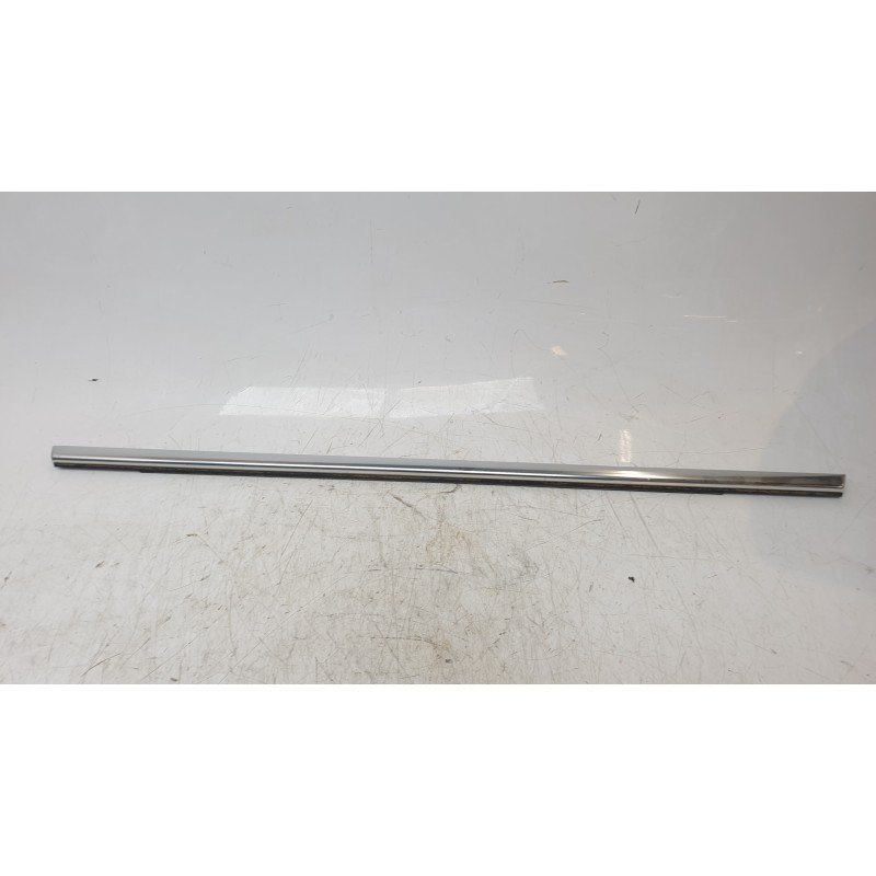 Recambio de moldura puerta trasera derecha para opel astra j sports tourer (p10) 1.4 (35) referencia OEM IAM 13260072  