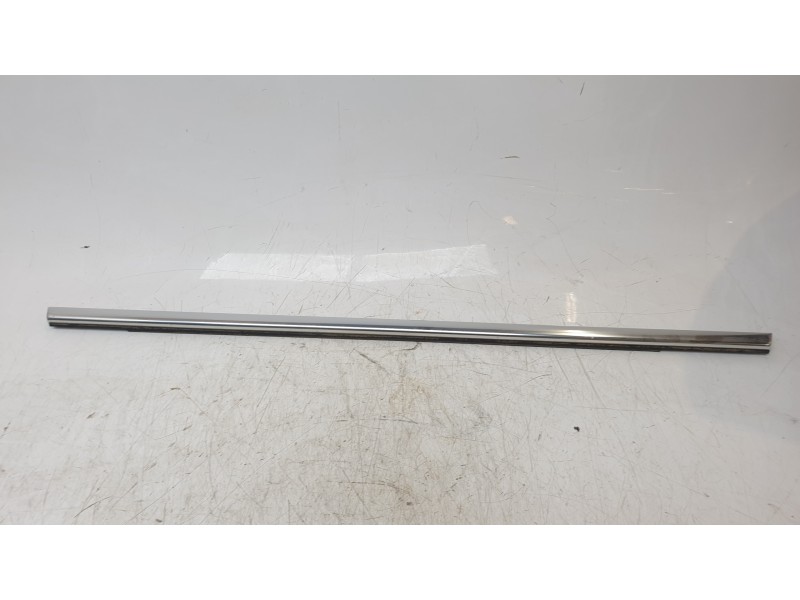 Recambio de moldura puerta trasera derecha para opel astra j sports tourer (p10) 1.4 (35) referencia OEM IAM 13260072  