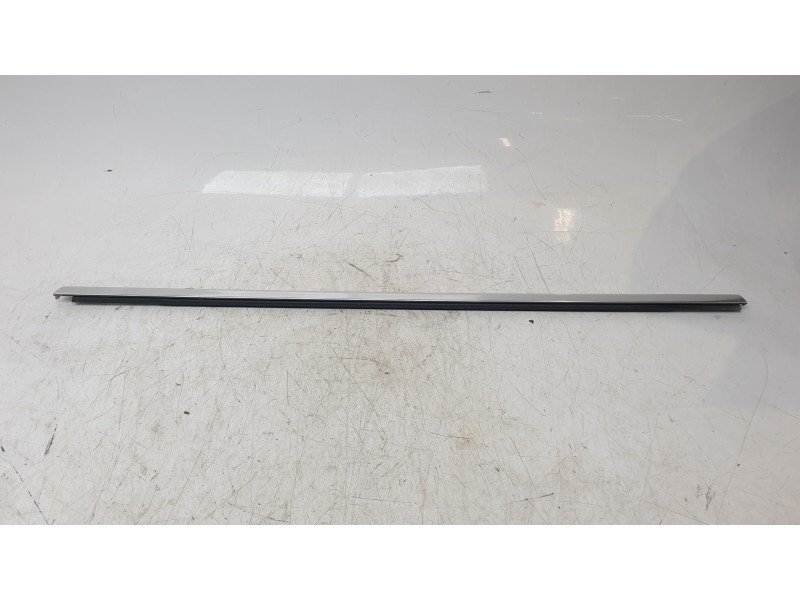 Recambio de moldura puerta trasera derecha para opel astra j sports tourer (p10) 1.4 (35) referencia OEM IAM 13260072  