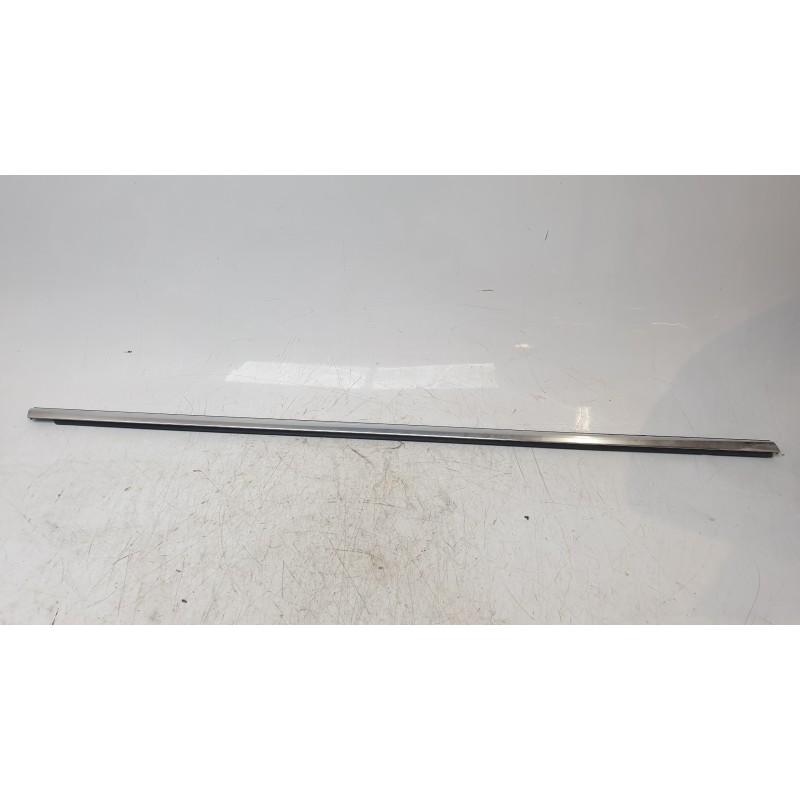 Recambio de moldura puerta delantera derecha para opel astra j sports tourer (p10) 1.4 (35) referencia OEM IAM 13347219  