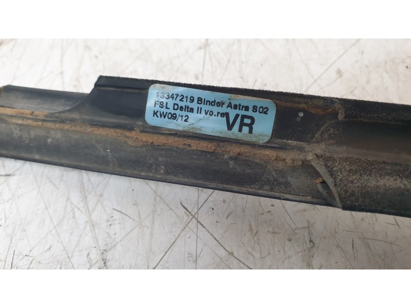 Recambio de moldura puerta delantera derecha para opel astra j sports tourer (p10) 1.4 (35) referencia OEM IAM 13347219  