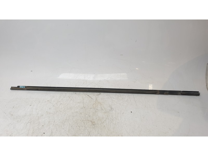 Recambio de moldura puerta delantera derecha para opel astra j sports tourer (p10) 1.4 (35) referencia OEM IAM 13347219  