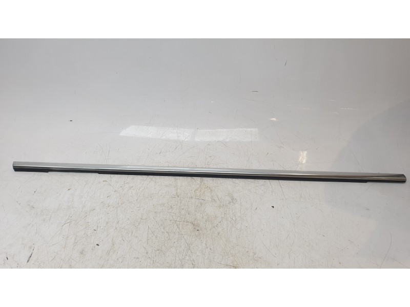 Recambio de moldura puerta delantera derecha para opel astra j sports tourer (p10) 1.4 (35) referencia OEM IAM 13347219  