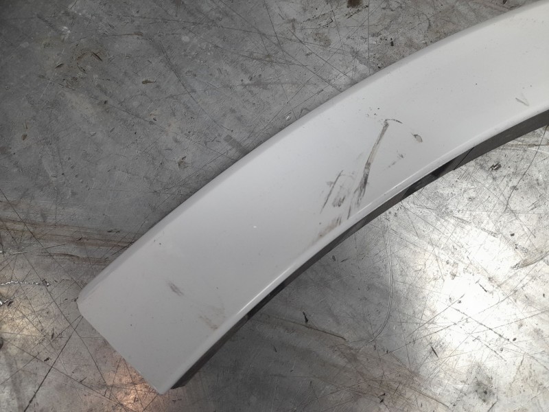 Recambio de aletin delantero izquierdo para ford kuga iii (dfk) 2.5 fhev referencia OEM IAM 2640770  