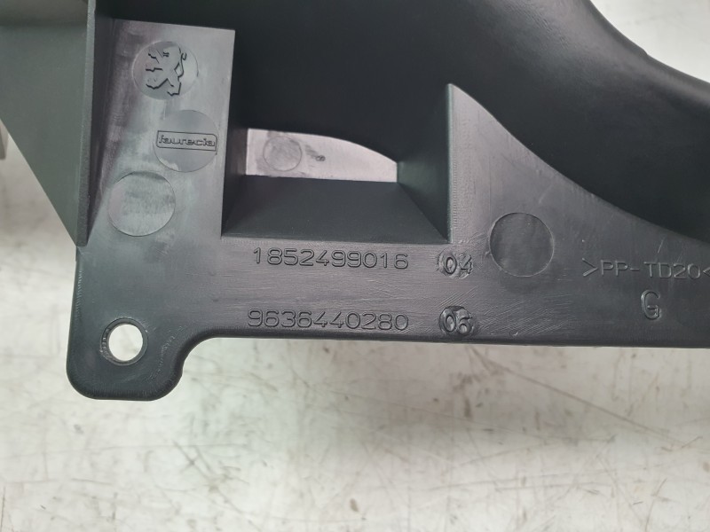 Recambio de soporte paragolpes trasero izquierdo para peugeot 307 (3a/c) 1.6 16v referencia OEM IAM 9636440280  