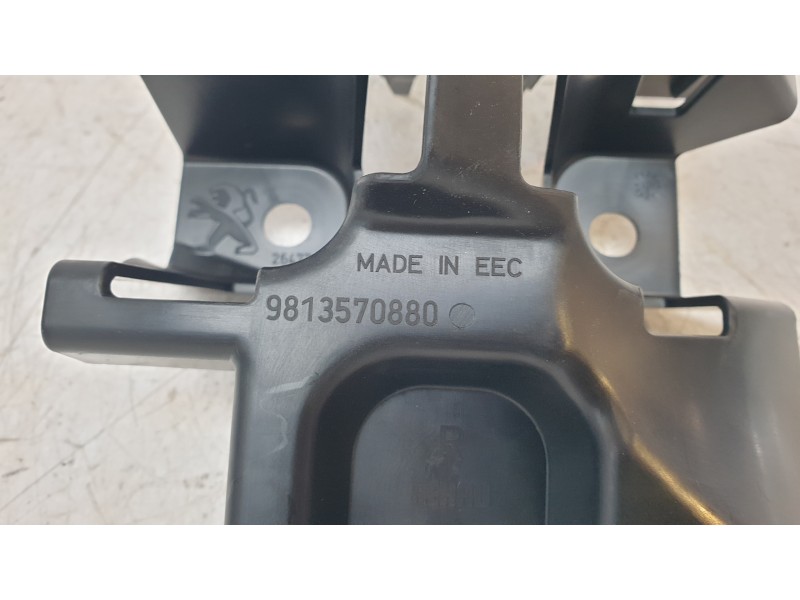 Recambio de soporte paragolpes trasero derecho para peugeot 508 i (8d_) 1.6 vti referencia OEM IAM 9813570880  