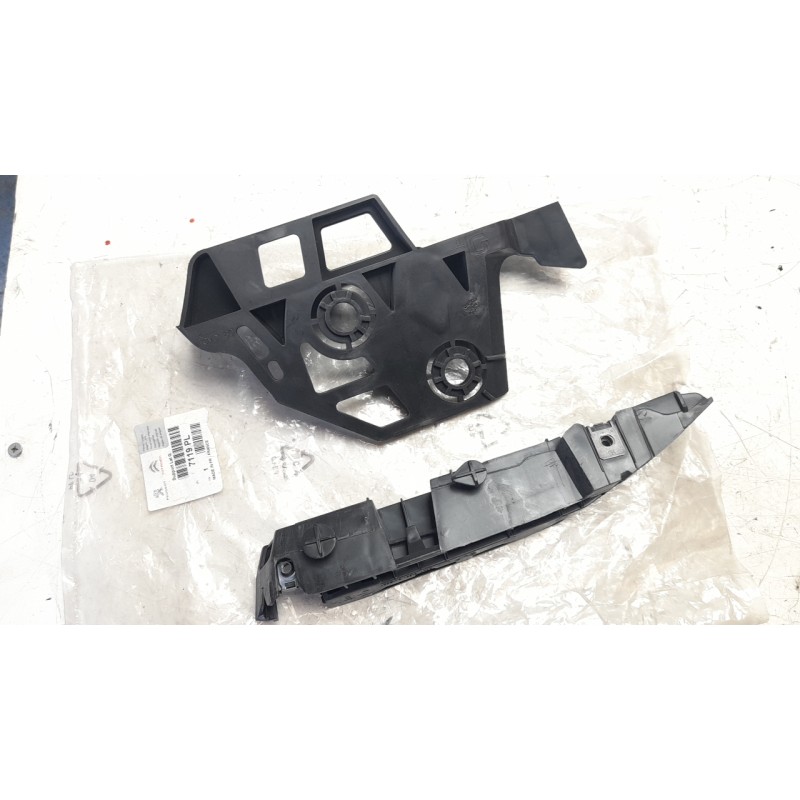Recambio de soporte paragolpes delantero izquierdo para peugeot 3008 i monospace (0u_) 2.0 hdi referencia OEM IAM 7119PL  
