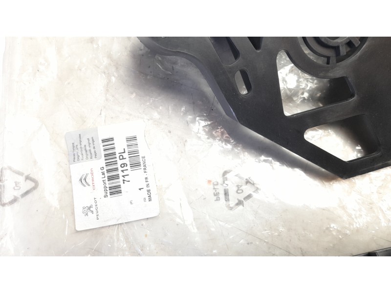Recambio de soporte paragolpes delantero izquierdo para peugeot 3008 i monospace (0u_) 2.0 hdi referencia OEM IAM 7119PL  