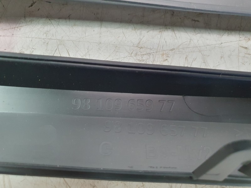 Recambio de moldura antiniebla izquierda para citroën berlingo multispace (b9) 1.2 puretech 110 referencia OEM IAM 1613564680 98