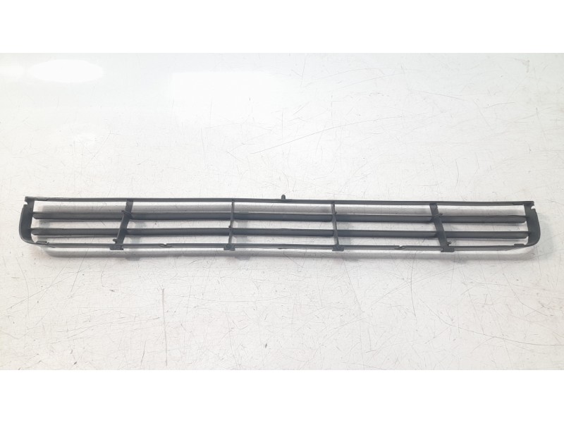 Recambio de rejilla paragolpes central para peugeot 205 i (741a/c) 1.6 gti referencia OEM IAM 740135  