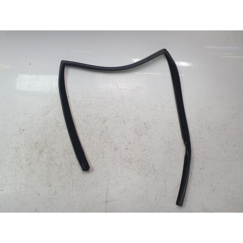 Recambio de gomas contorno puerta para volkswagen polo iii classic (6v2) 75 1.6 referencia OEM IAM 6K4839432  