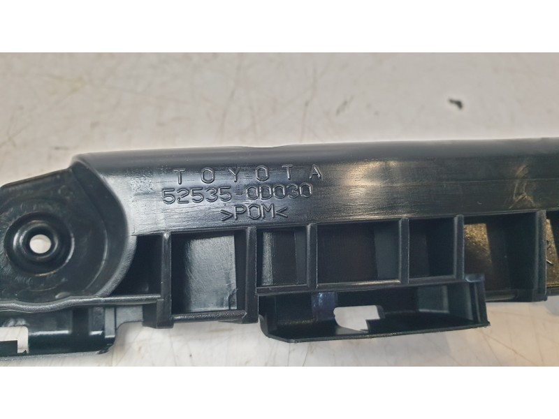 Recambio de soporte paragolpes delantero para toyota yaris (_p9_) 1.3 vvt-i (scp90_) referencia OEM IAM 525350D030 108905714 108