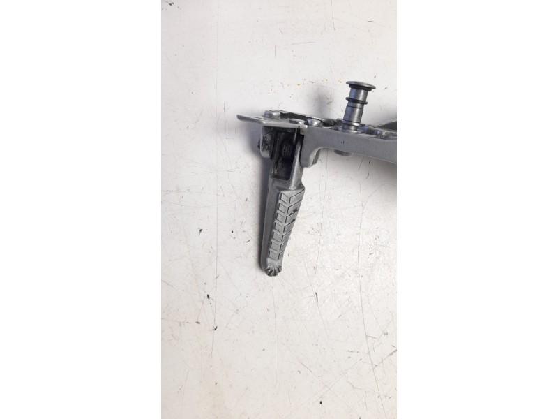 Recambio de estribo lateral para aprilia rs 457 rs 457 referencia OEM IAM 2B011478  