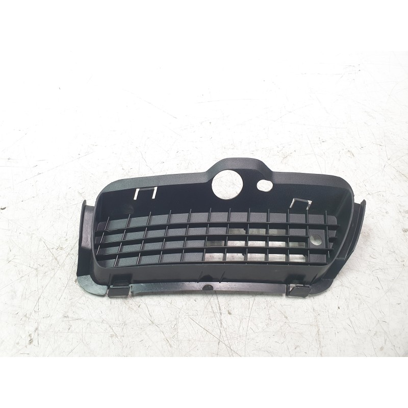 Recambio de rejilla paragolpes derecha para volkswagen golf iii variant (1h5) 1.4 referencia OEM IAM 1H685366601 107230816 VG032