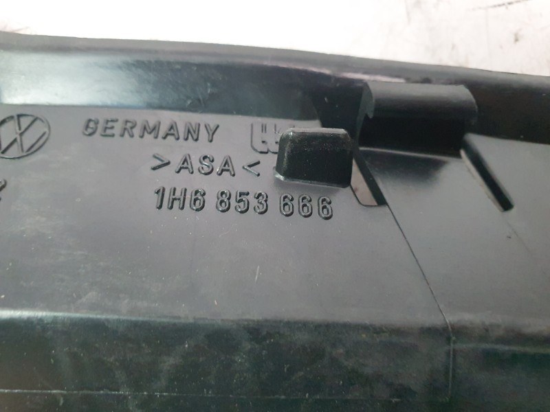 Recambio de rejilla paragolpes derecha para volkswagen golf iii variant (1h5) 1.4 referencia OEM IAM 1H685366601 107230816 VG032