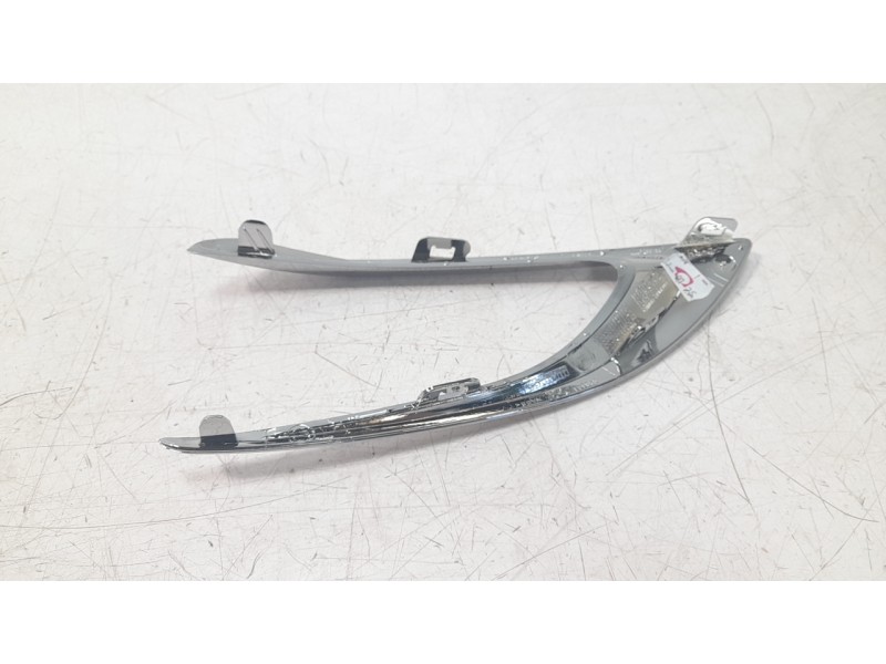Recambio de moldura paragolpe delantera derecha para peugeot 3008 ii suv (mc_, mr_, mj_, m4_) 2.0 bluehdi 180 referencia OEM IAM
