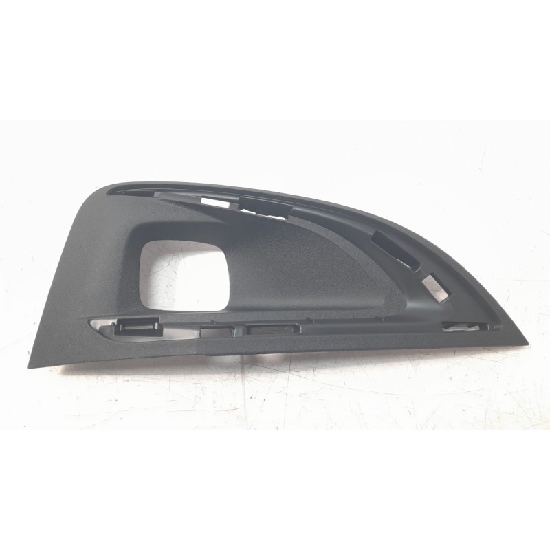 Recambio de moldura antiniebla derecha para peugeot 3008 ii suv (mc_, mr_, mj_, m4_) 2.0 bluehdi 180 referencia OEM IAM 98569277